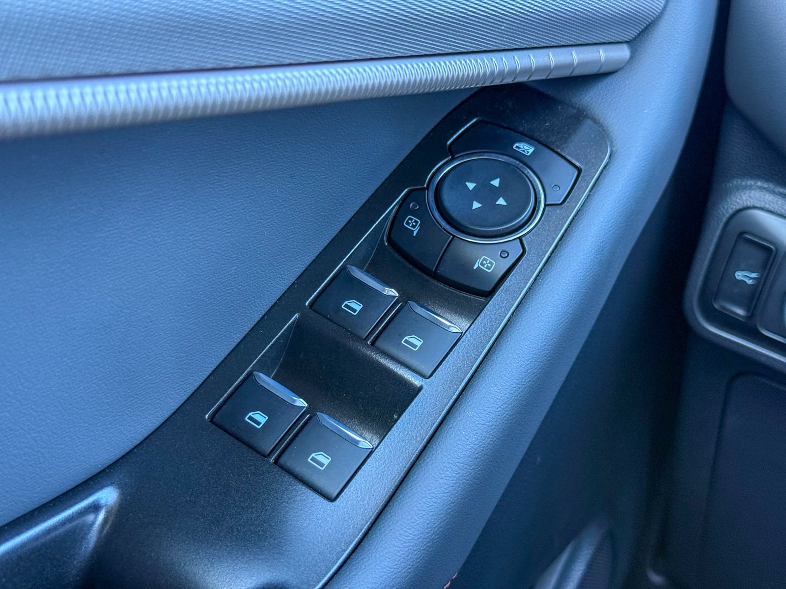 Certified 2025 Ford Explorer Active AWD/4WD image 31