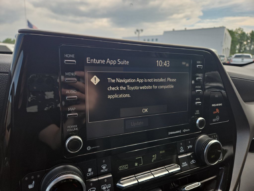 Used 2020 Toyota Highlander XLE AWD/4WD image 12
