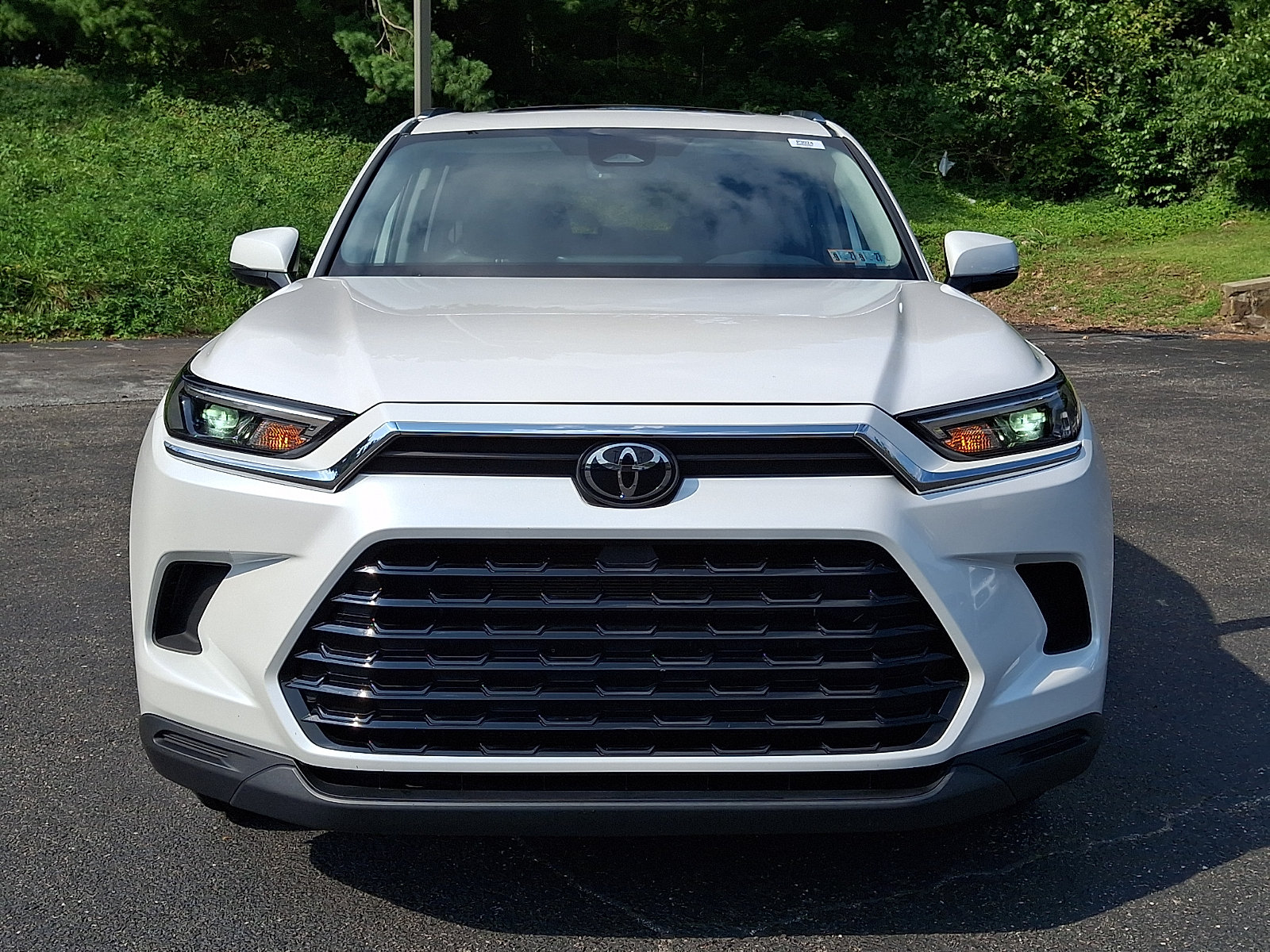 Used 2024 Toyota Grand Highlander AWD image 2