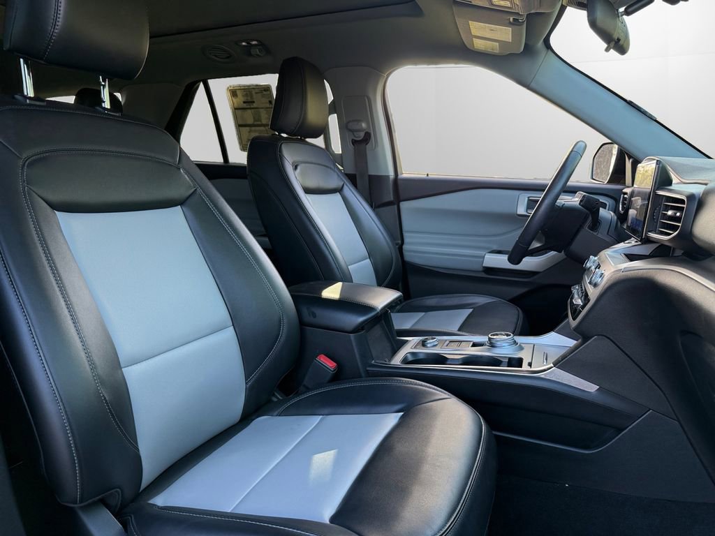 Certified 2022 Ford Explorer XLT w/ Equipment Group 202A image 13