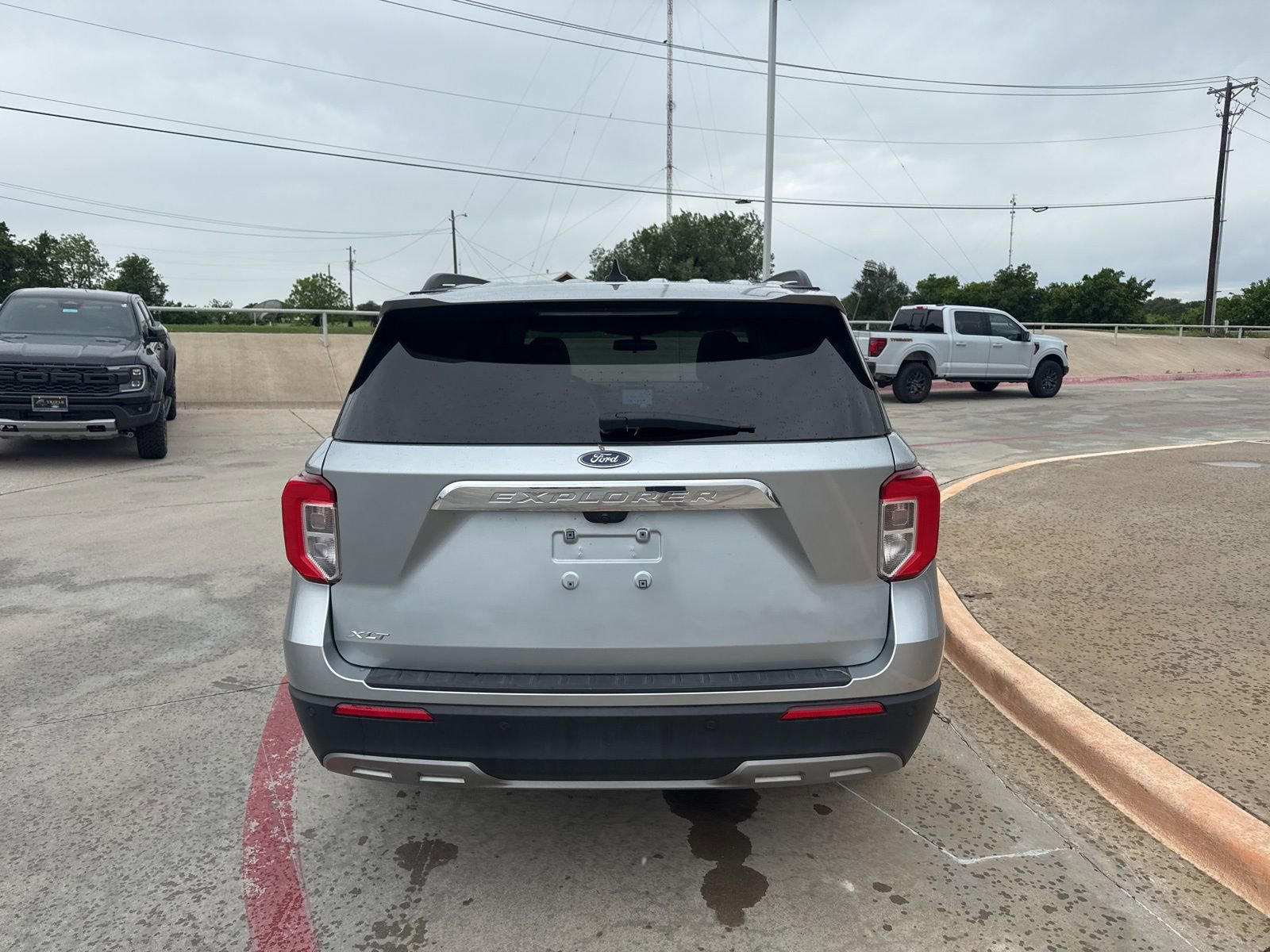 Certified 2022 Ford Explorer XLT w/ Equipment Group 202A RWD image 6