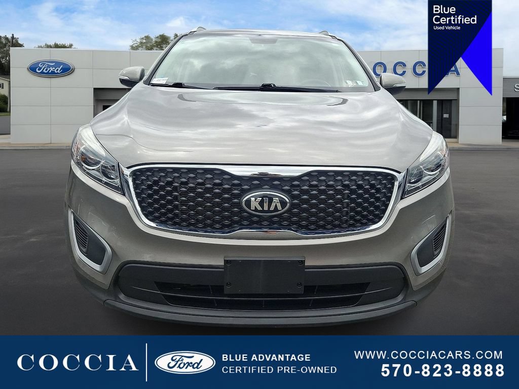 Used 2017 Kia Sorento AWD w/ LX Convenience Package image 2