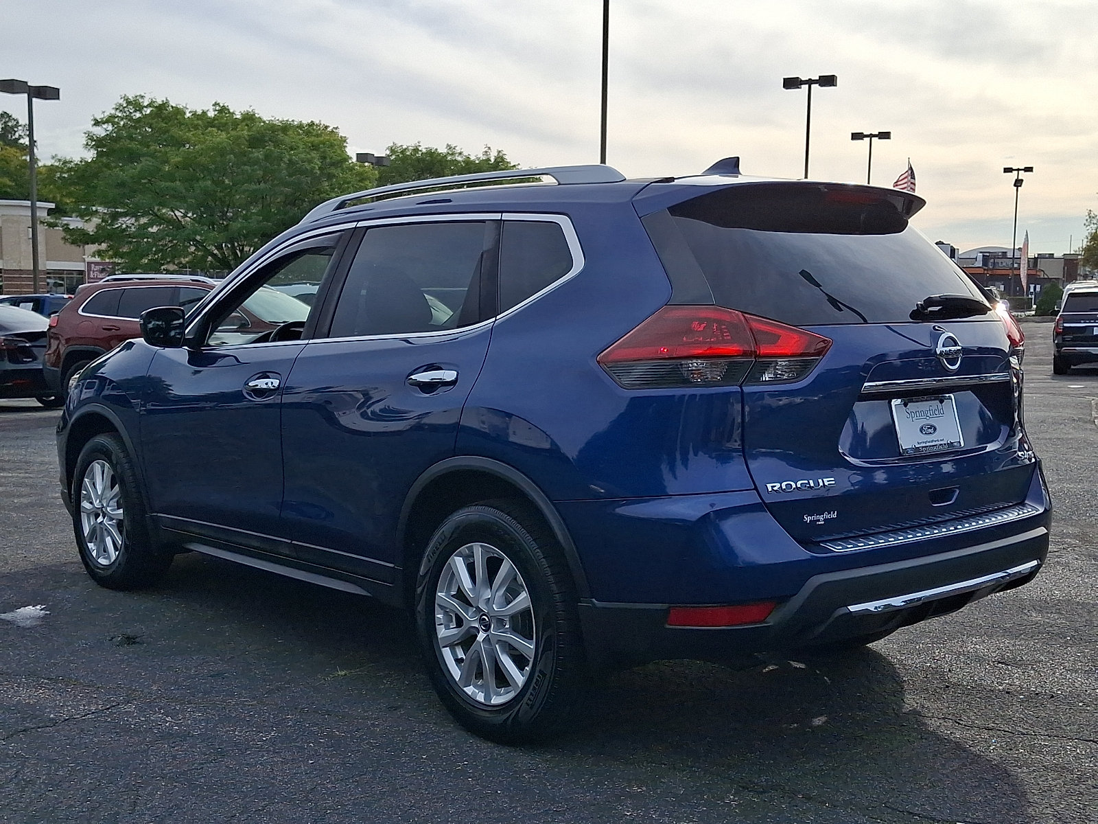 Used 2018 Nissan Rogue SV AWD/4WD image 4