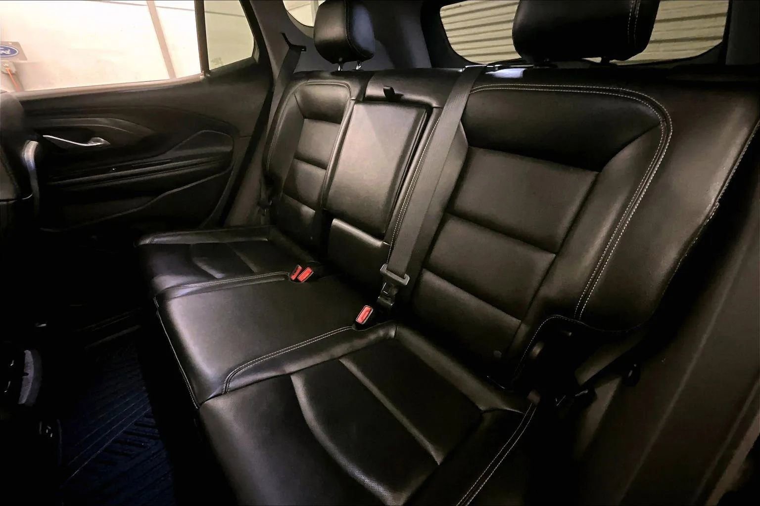 Used 2024 GMC Terrain SLT image 25