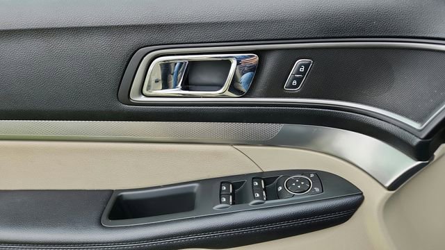 Certified 2018 Ford Explorer XLT FWD image 18