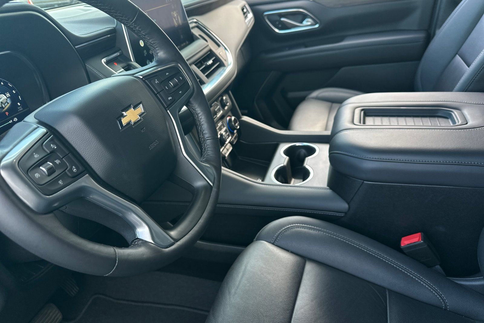 Used 2022 Chevrolet Tahoe LT w/ Luxury Package image 9