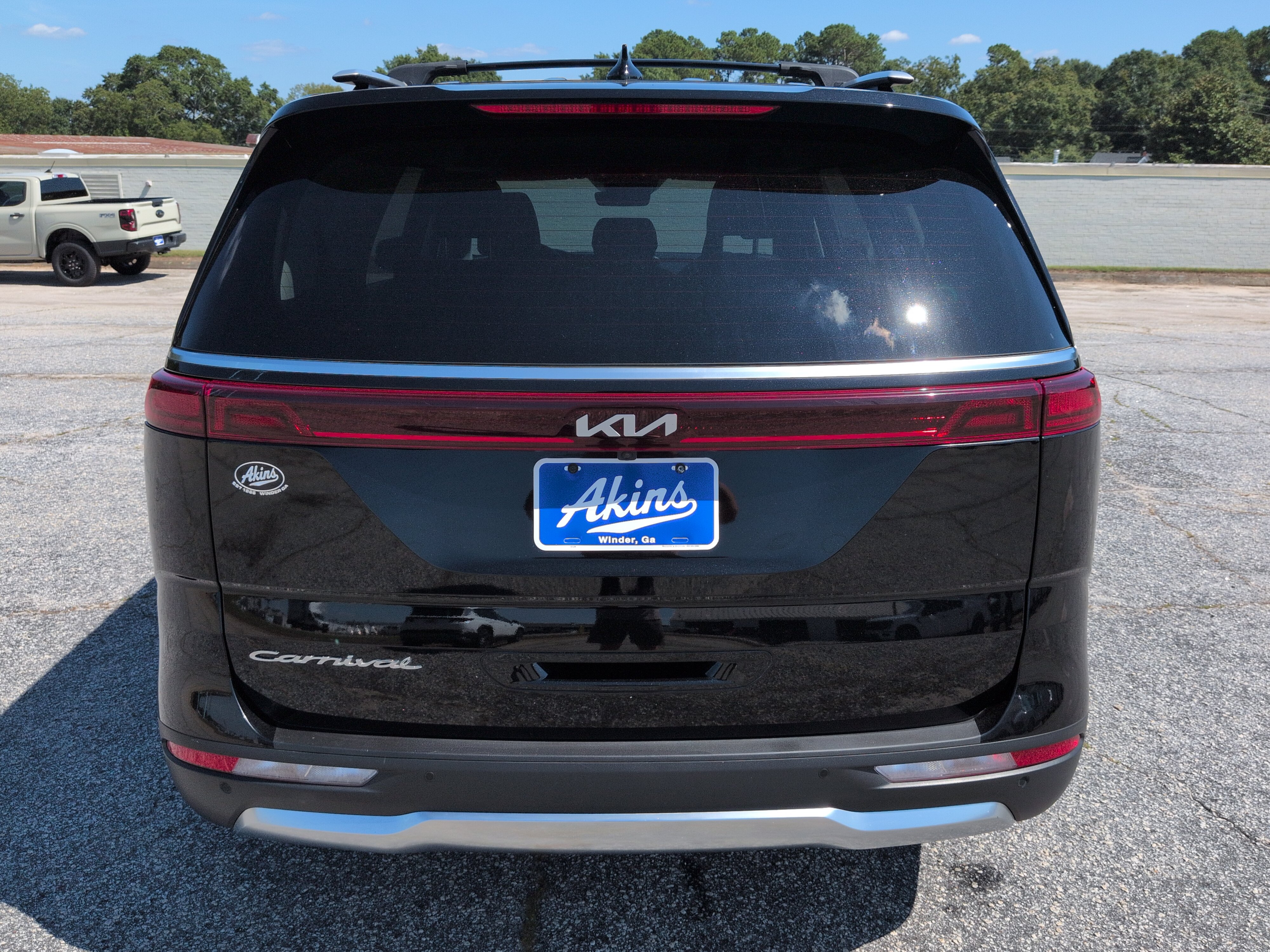 Used 2022 Kia Carnival SX FWD image 4