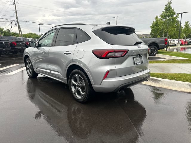 Certified 2023 Ford Escape ST-Line w/ Tech Pack #1 AWD/4WD image 3