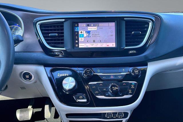 Used 2022 Chrysler Voyager LX image 10