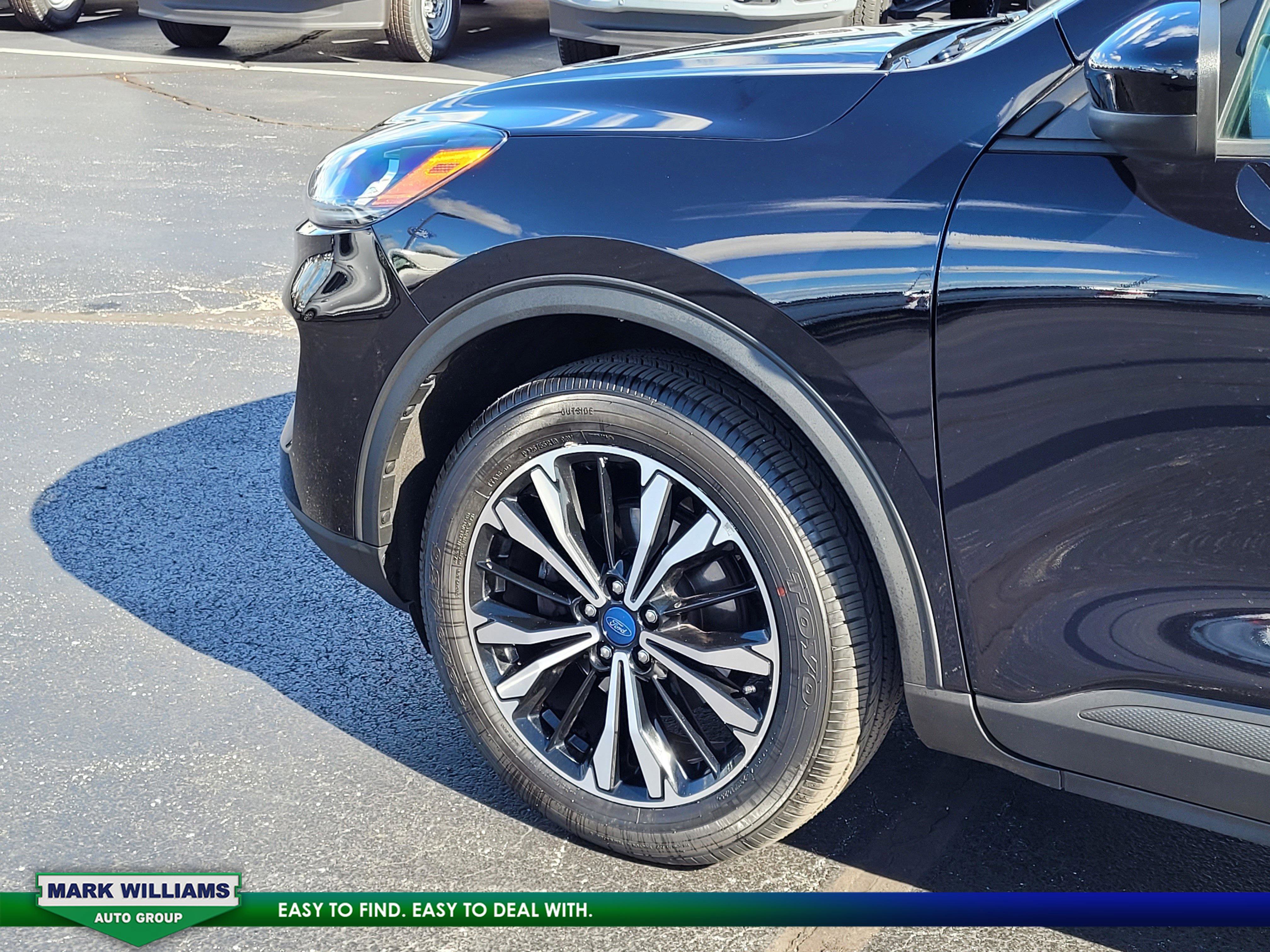 Certified 2022 Ford Escape SE w/ SE Sport Appearance Package image 11