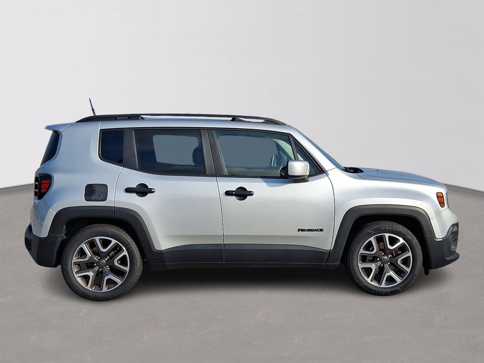 Used 2018 Jeep Renegade Latitude FWD image 6