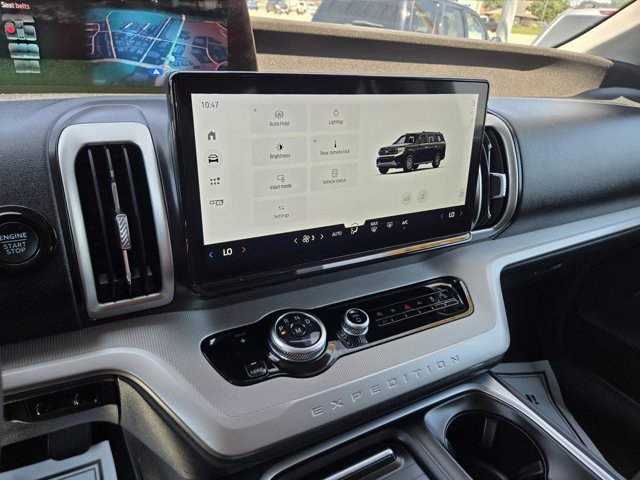 Certified 2025 Ford Expedition Active AWD/4WD image 10