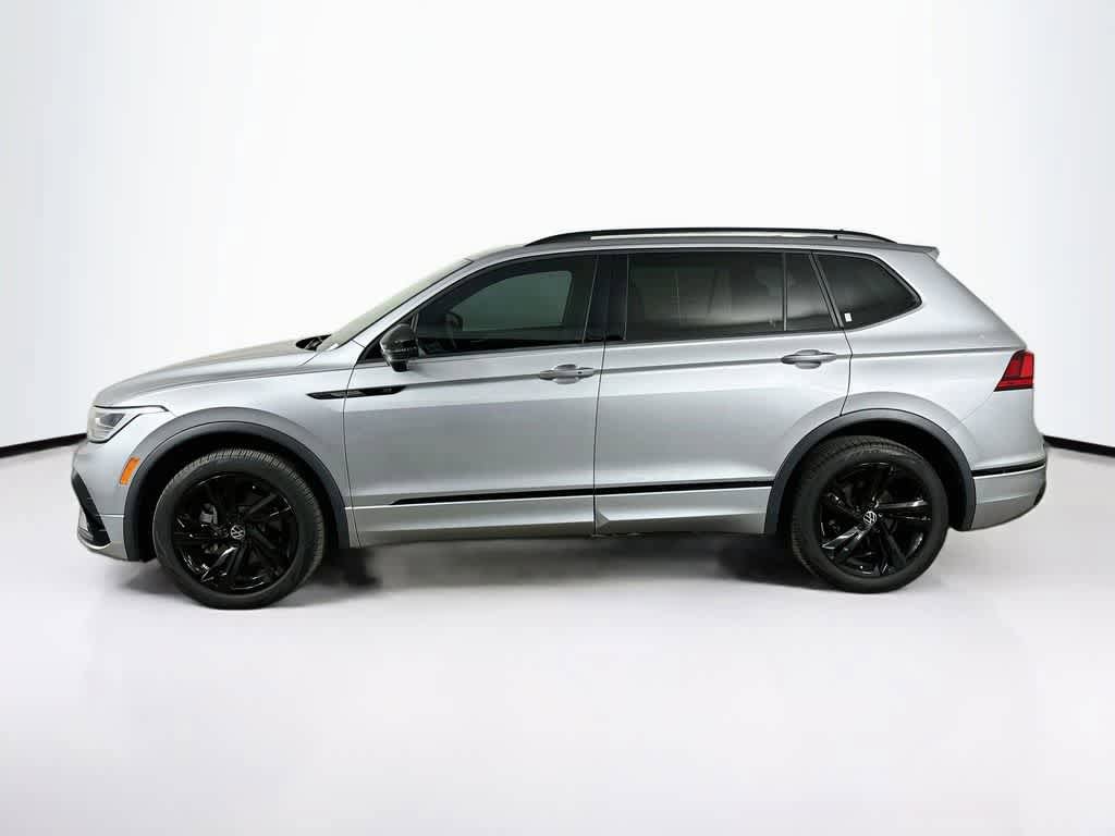 Used 2023 Volkswagen Tiguan SE R-Line AWD/4WD image 3