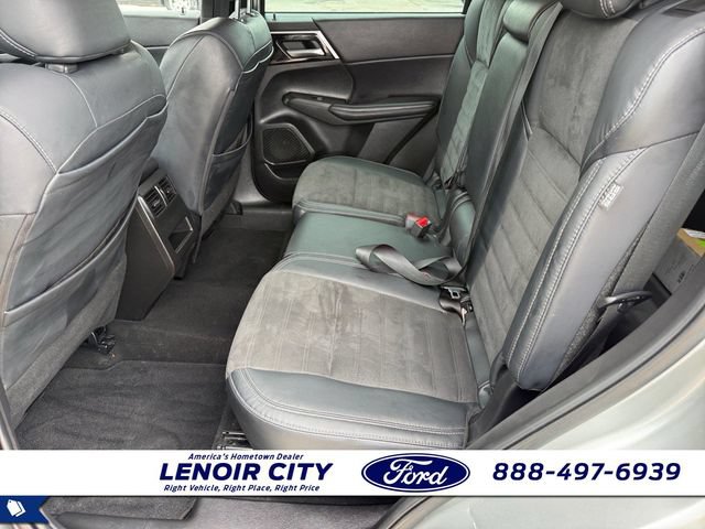 Used 2023 Mitsubishi Outlander SE FWD image 11