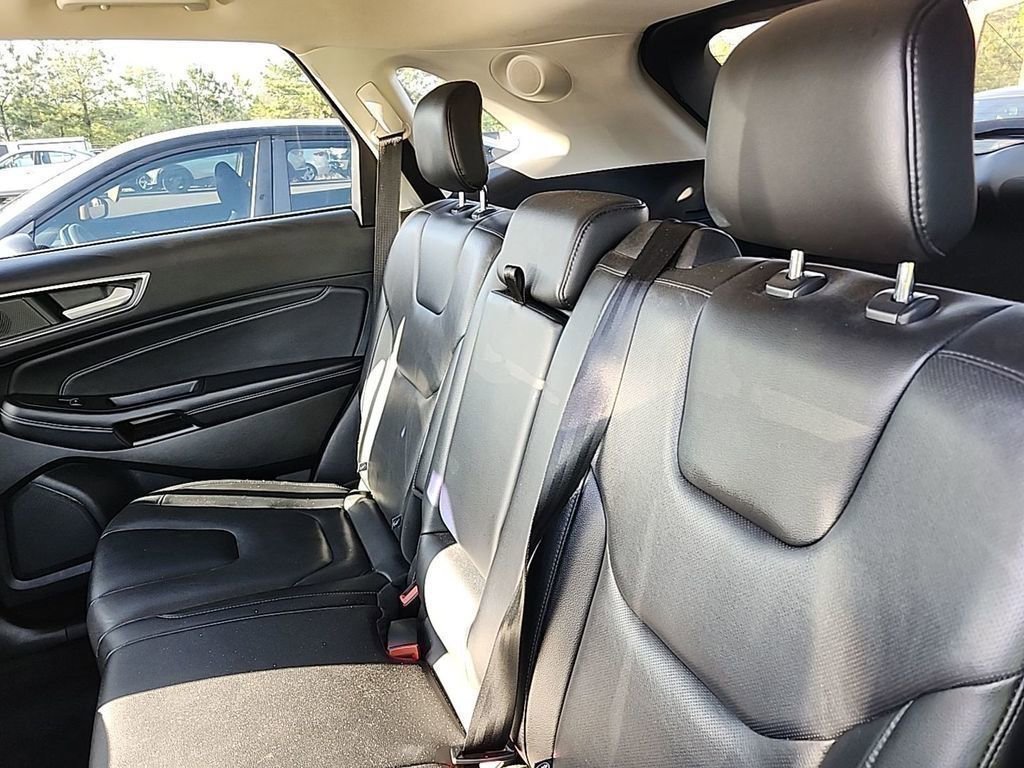 Certified 2022 Ford Edge Titanium w/ Equipment Group 301A AWD/4WD image 4