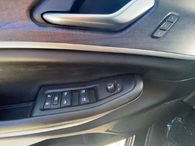 Used 2023 Jeep Grand Cherokee Limited AWD/4WD image 12