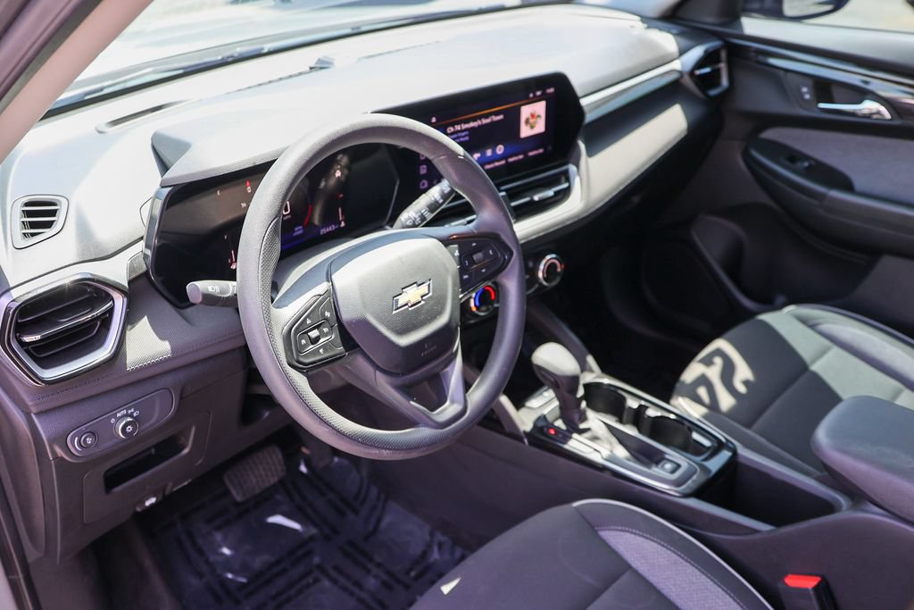 Used 2024 Chevrolet TrailBlazer LT FWD image 27