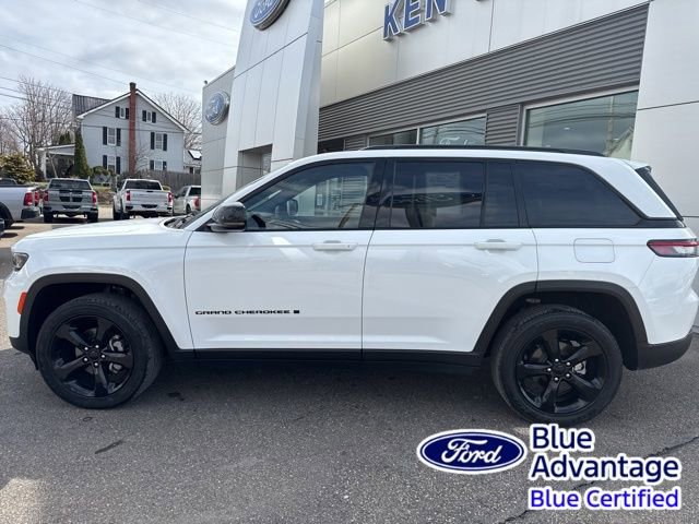 Used 2023 Jeep Grand Cherokee Altitude image 9