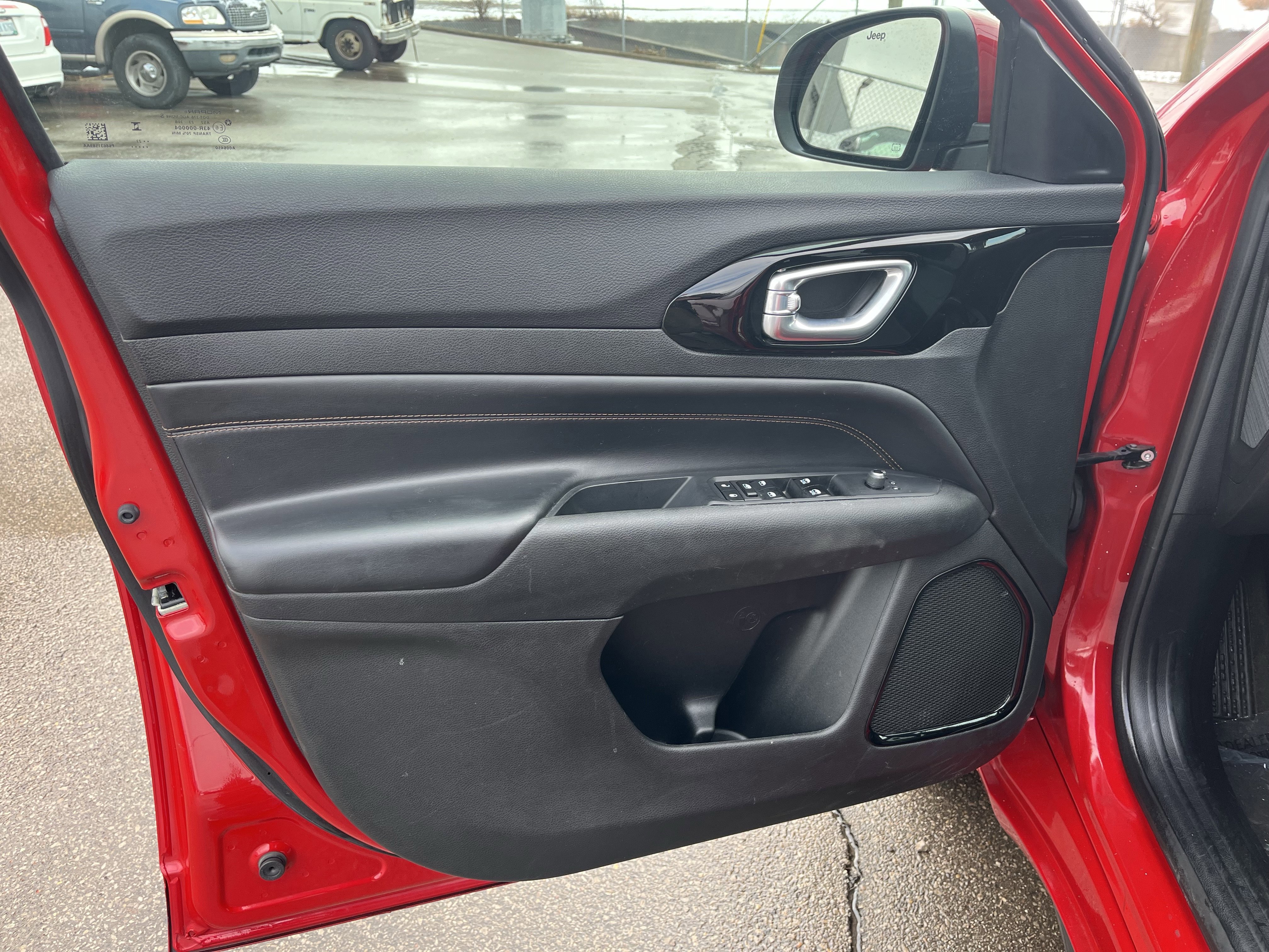 Used 2023 Jeep Compass Limited image 12