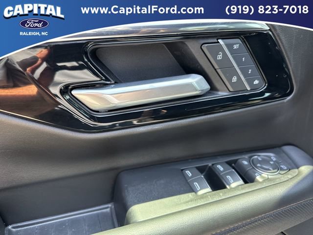 Used 2025 Chevrolet Tahoe High Country AWD/4WD image 21