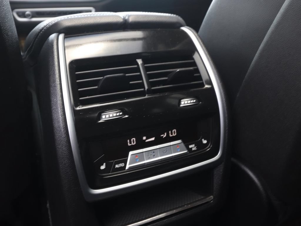 Used 2020 BMW X7 xDrive40i w/ Cold Weather Package AWD/4WD image 14