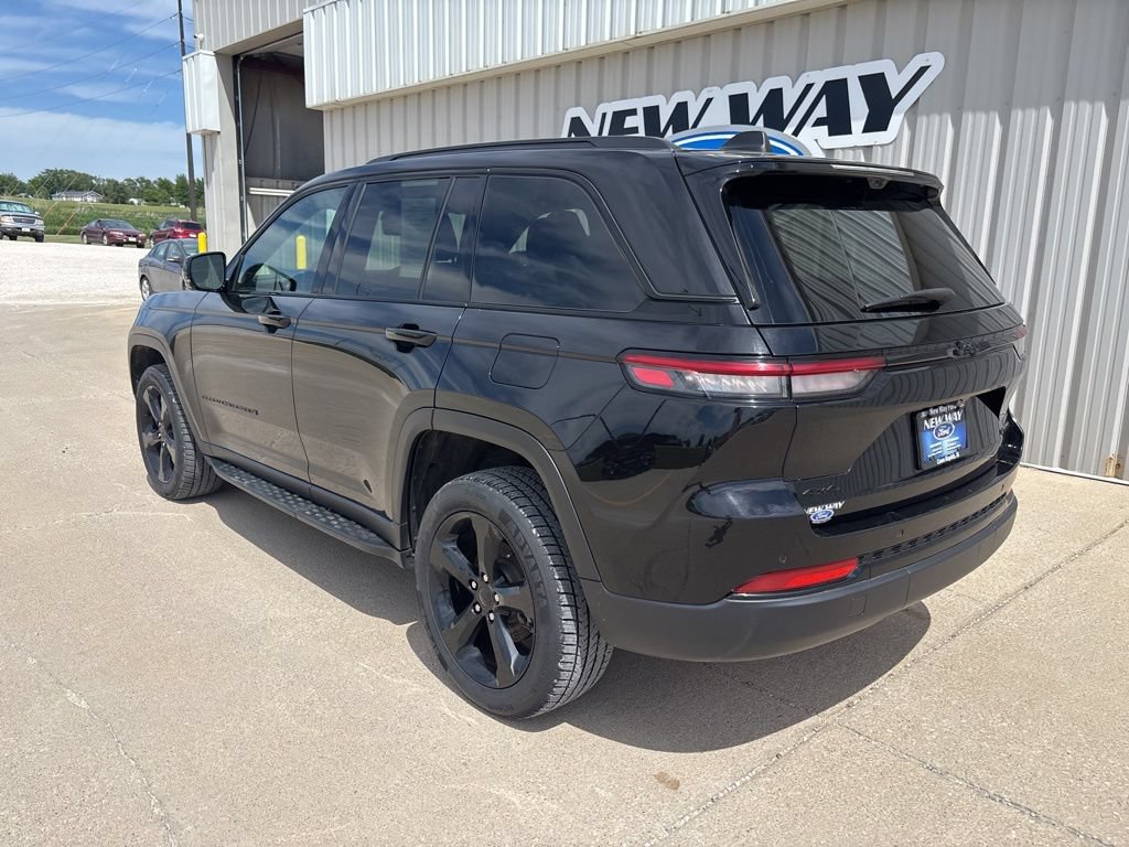 Used 2024 Jeep Grand Cherokee Limited w/ Luxury Tech Group II AWD/4WD image 6
