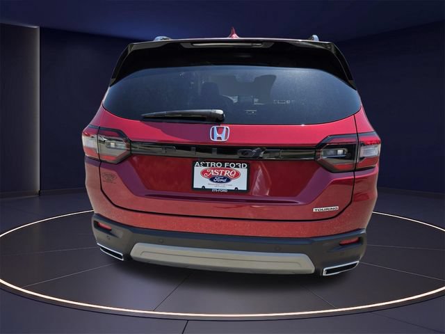 Used 2025 Honda Pilot Touring image 4