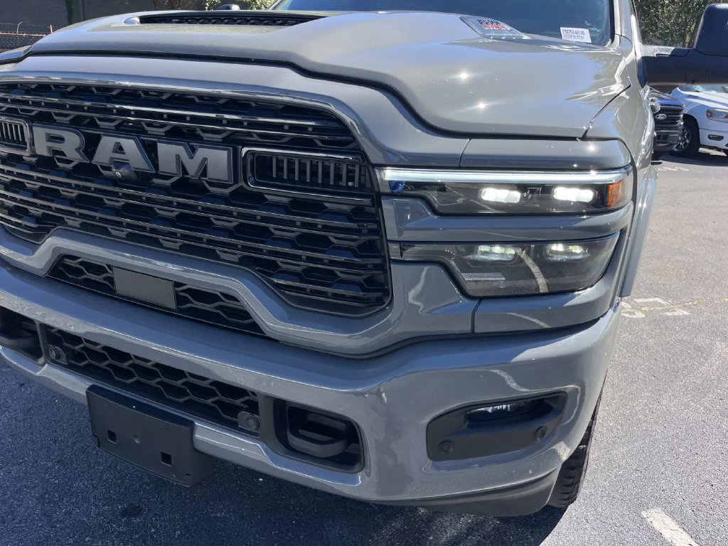 Used 2025 RAM 3500 Limited AWD/4WD image 11