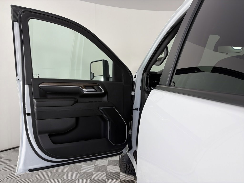 Used 2024 Chevrolet Silverado 3500 LT image 10