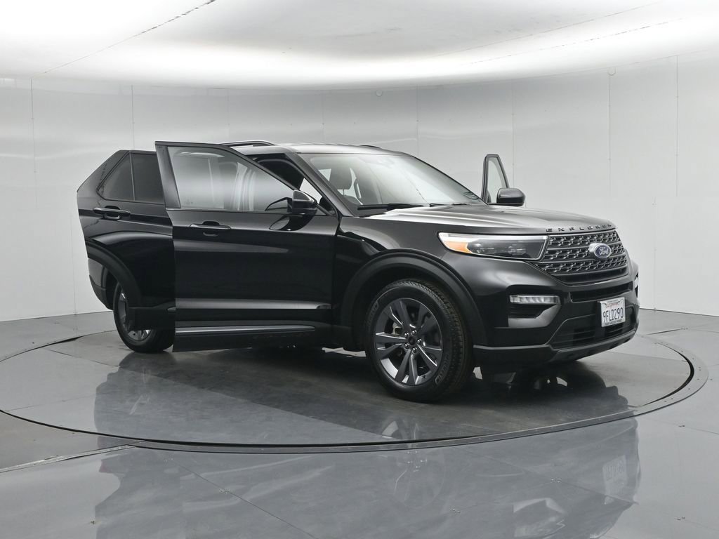 Certified 2022 Ford Explorer XLT w/ Equipment Group 202A RWD image 35