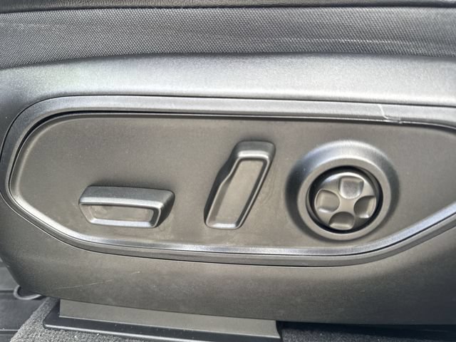 Used 2023 Jeep Grand Cherokee L Laredo RWD image 12