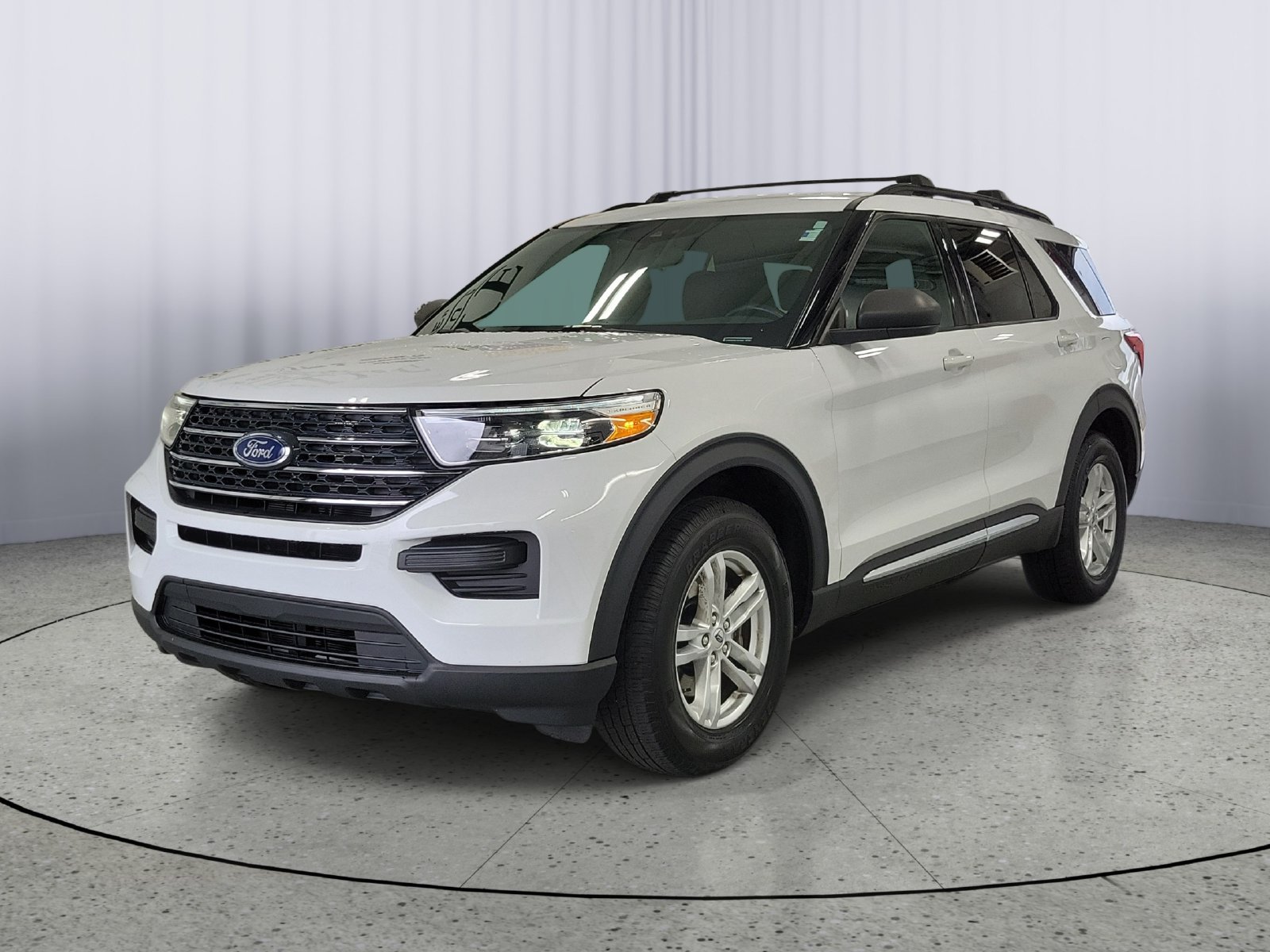 Certified 2020 Ford Explorer XLT w/ Comfort Package AWD/4WD image 4
