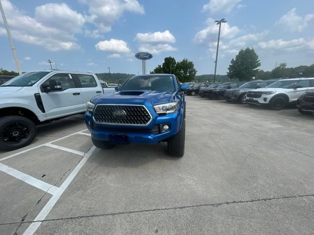 Used 2018 Toyota Tacoma TRD Sport AWD/4WD image 24