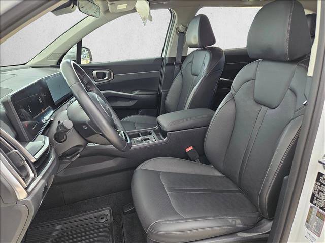 Used 2024 Kia Sorento EX w/ Panoramic Sunroof Package FWD image 17