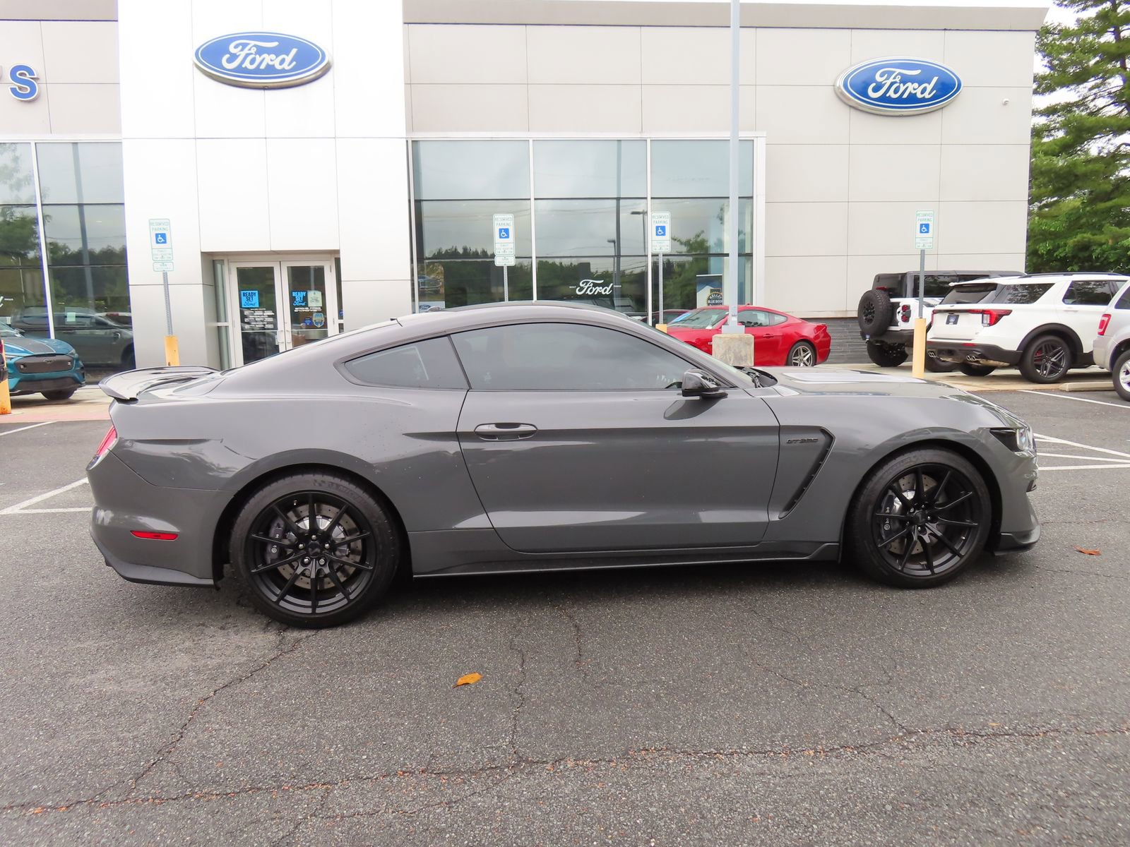 Certified 2018 Ford Mustang Shelby GT350 w/ Electronics Package RWD image 4