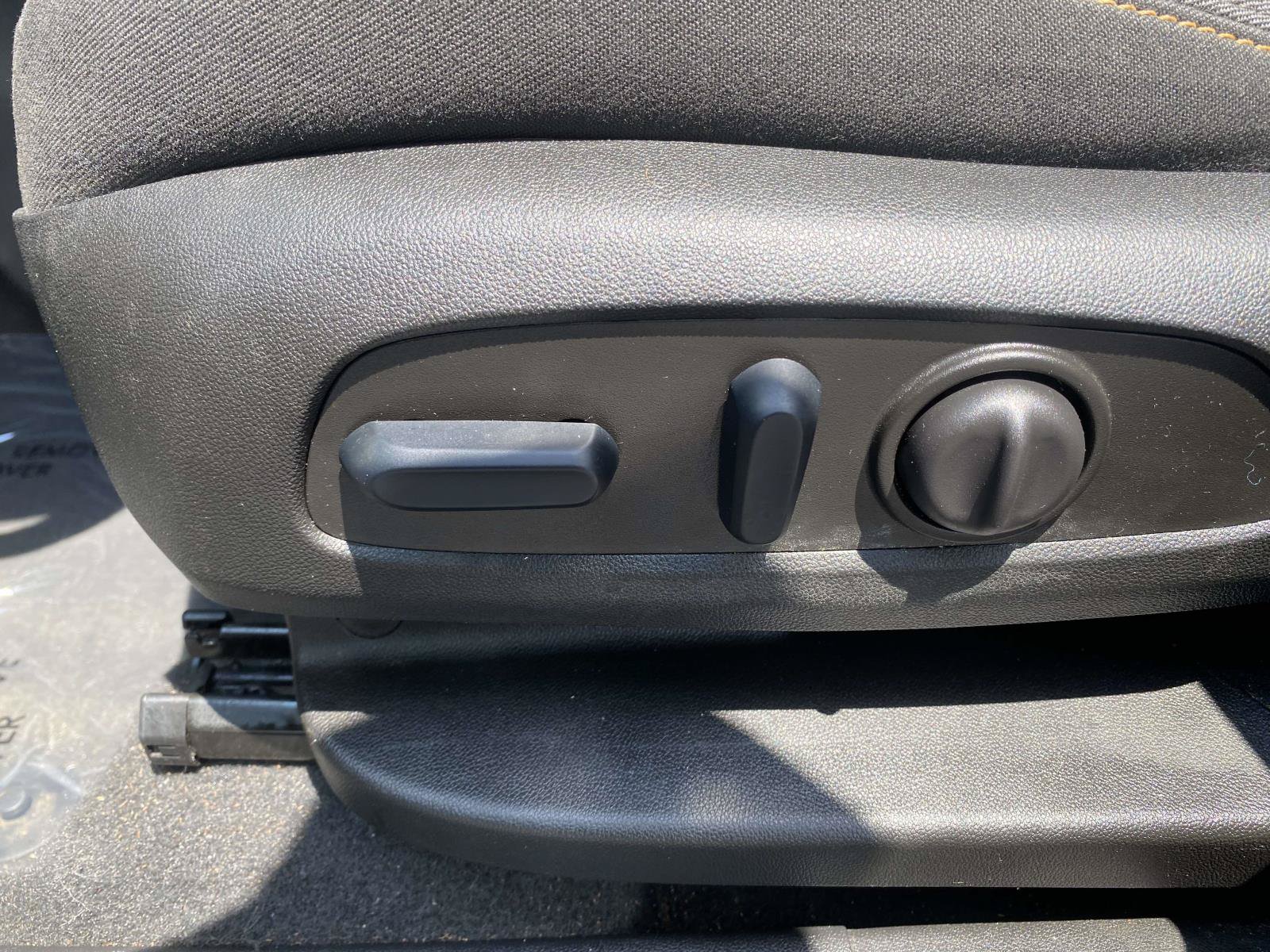 Used 2023 Chevrolet Equinox LT w/ Driver Convenience Package FWD image 16