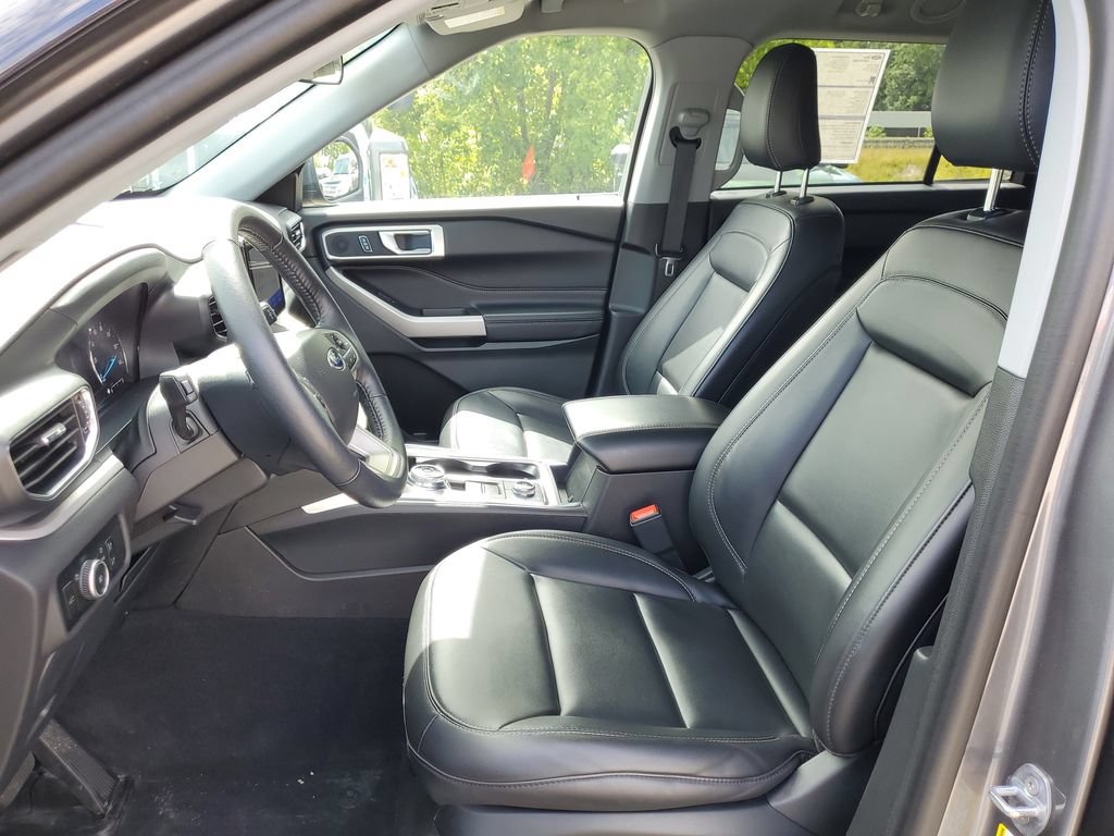 Certified 2023 Ford Explorer XLT w/ Equipment Group 202A AWD/4WD image 13