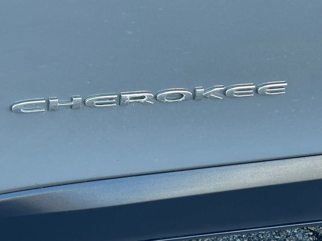 Used 2020 Jeep Cherokee Latitude Plus w/ Comfort/Convenience Group image 17