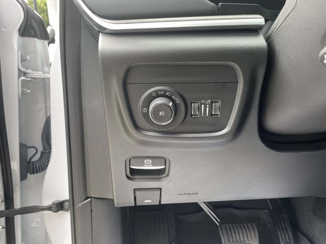 Used 2023 Jeep Grand Cherokee Overland AWD/4WD image 24