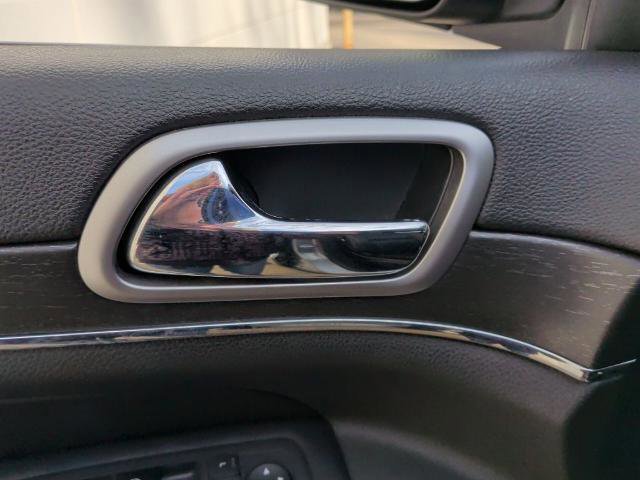 Used 2018 Jeep Grand Cherokee Limited image 17