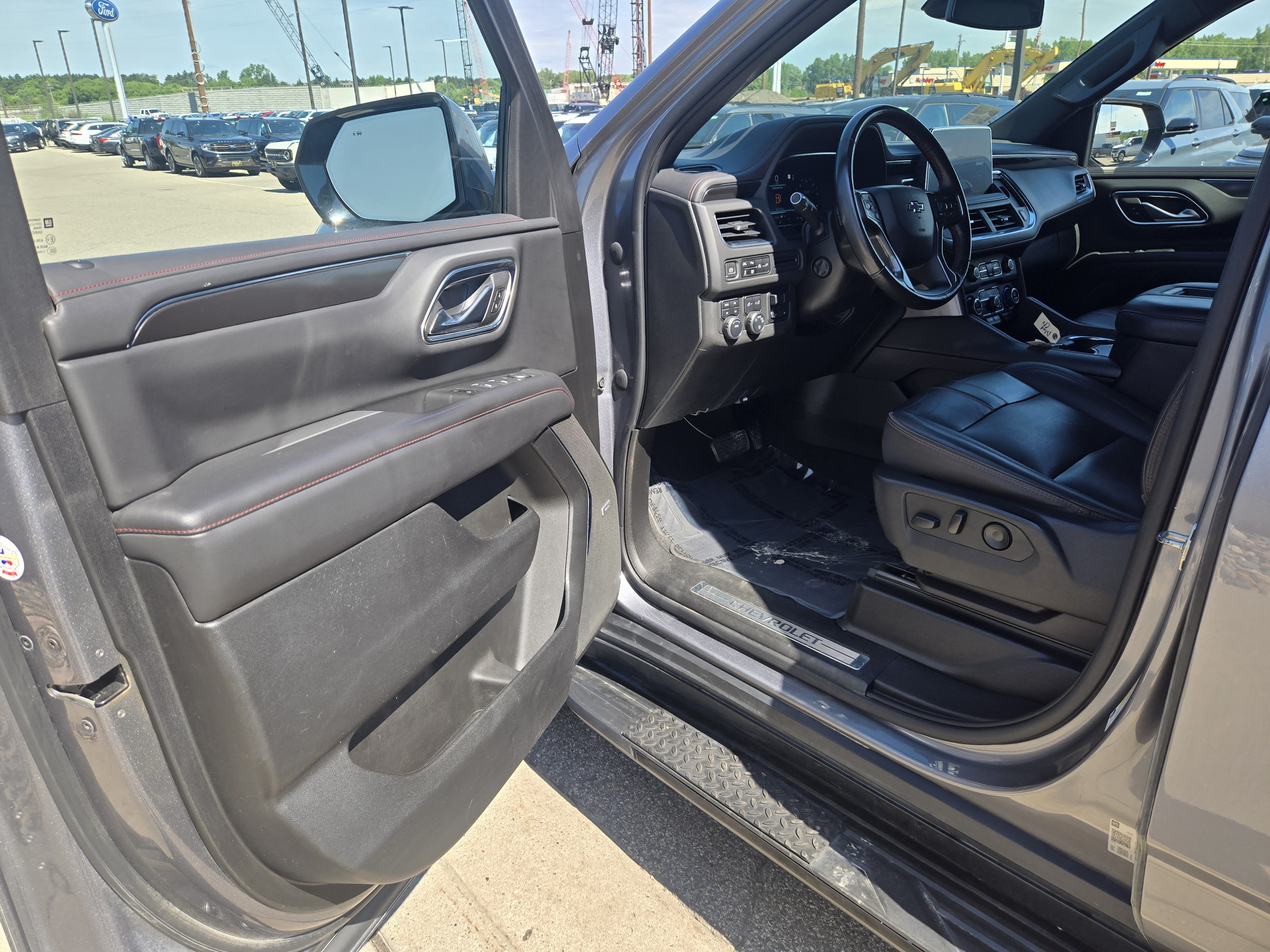 Used 2022 Chevrolet Suburban RST w/ Sport Performance Package AWD/4WD image 11