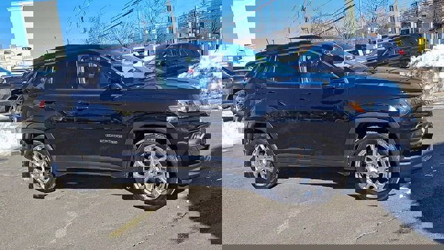 Used 2022 Jeep Compass Latitude w/ Sun and Sound Group image 13