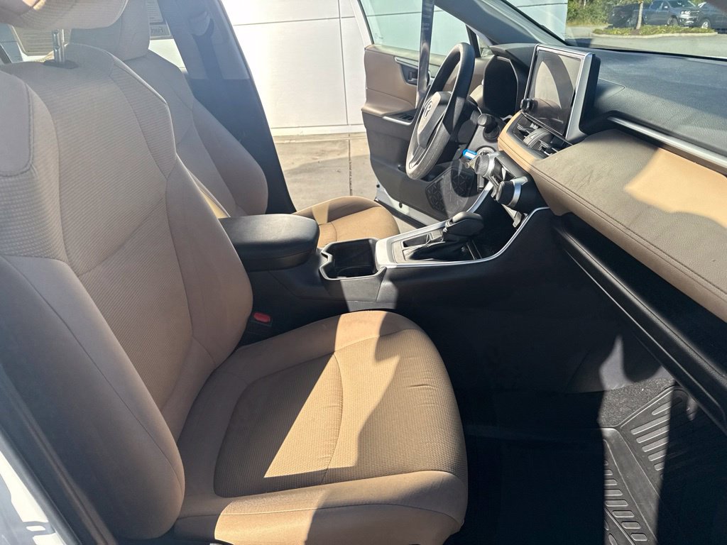 Used 2024 Toyota RAV4 LE FWD image 31