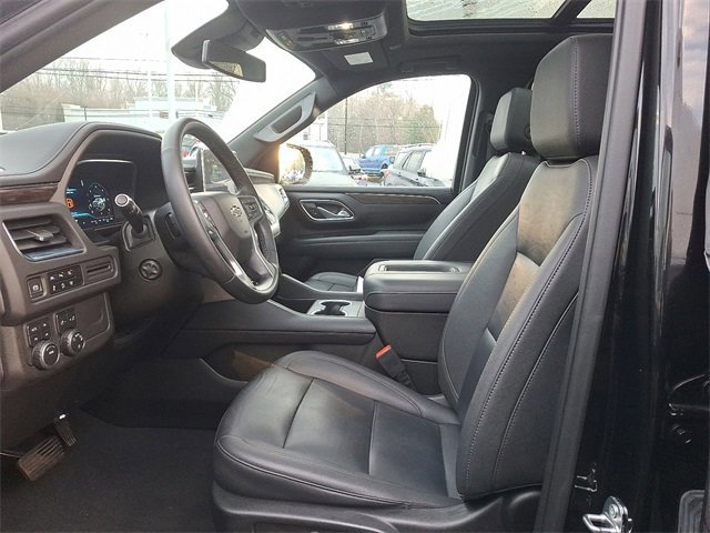 Used 2023 Chevrolet Suburban Z71 w/ Luxury Package image 16
