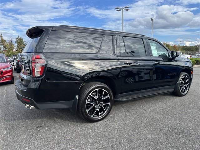 Used 2023 Chevrolet Suburban RST w/ Sport Performance Package image 6