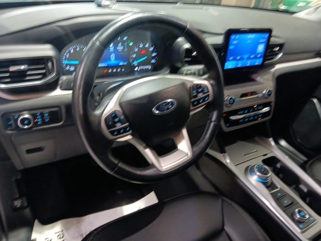 Certified 2023 Ford Explorer XLT w/ Equipment Group 202A AWD/4WD image 5