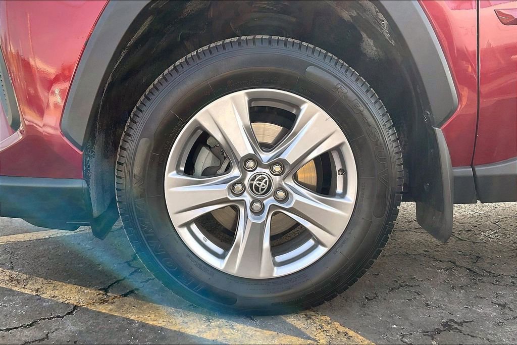 Used 2022 Toyota RAV4 XLE image 8