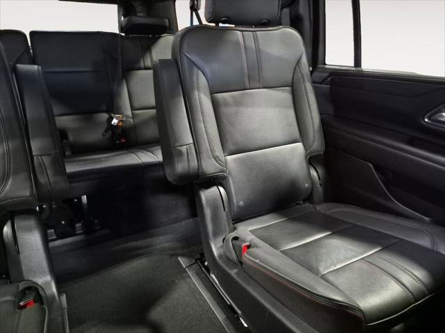 Used 2022 Chevrolet Suburban RST w/ Luxury Package image 18