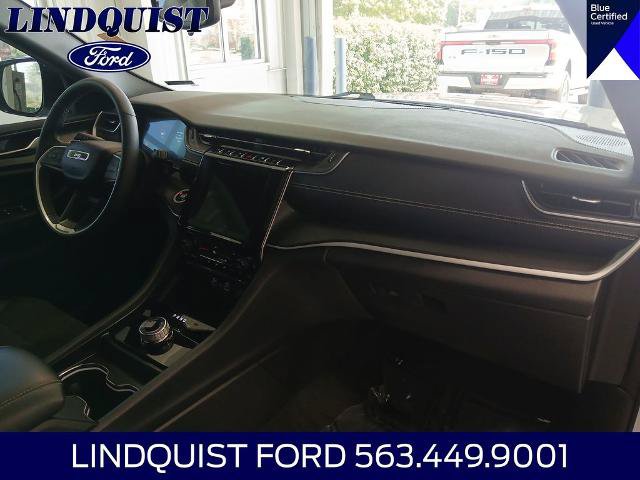 Used 2024 Jeep Grand Cherokee Altitude AWD/4WD image 16