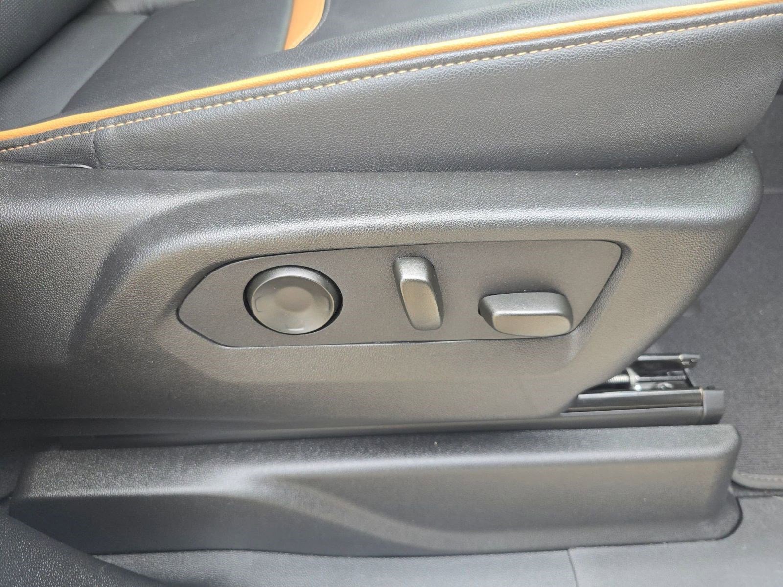 Used 2024 GMC Yukon AT4 w/ Technology Package image 32